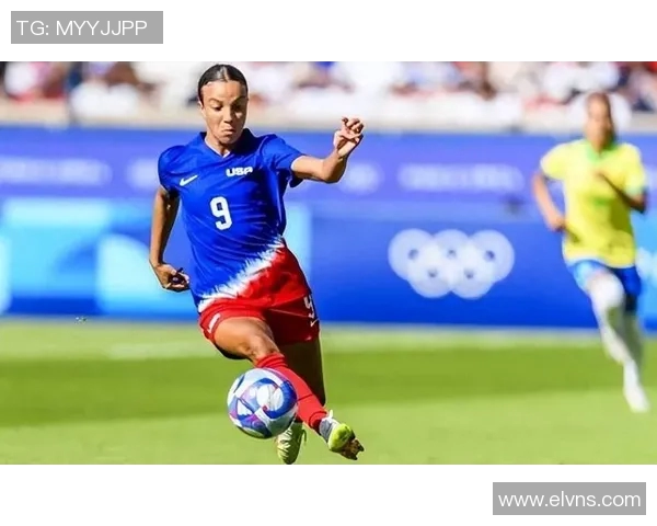 蓝色球星闪耀赛场 荣耀与挑战并肩同行的足球传奇